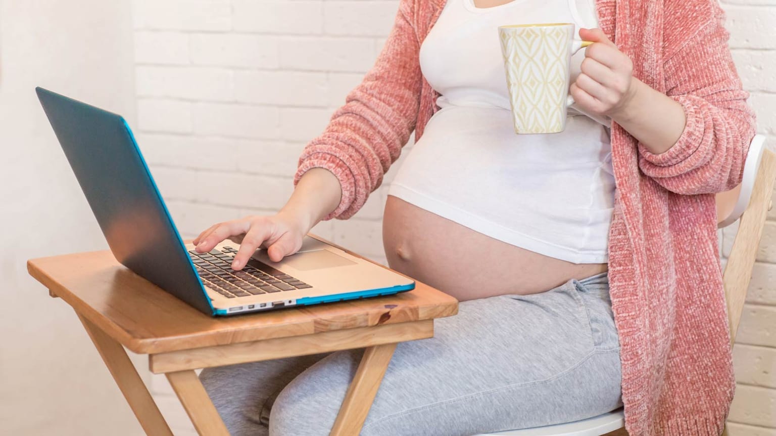 Pregnant woman using a laptop